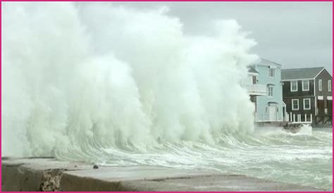Cook Strait ferries cancelled as huge waves slam south coast