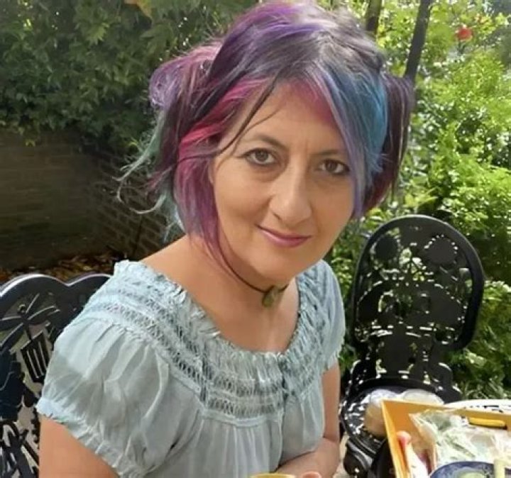 Azmeh Dawood Wiki, Age, Husband, Kids, Net Worth & More